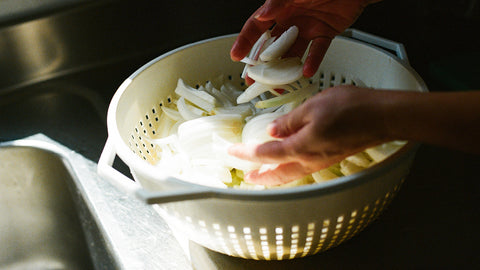 The raw materials that arrive at our laboratory are hand-selected, one by one, with a care and attention that no machine could replicate.